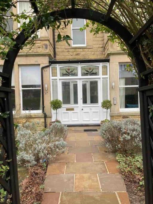 Garden Apartment, Central Harrogate With Parking Extérieur photo