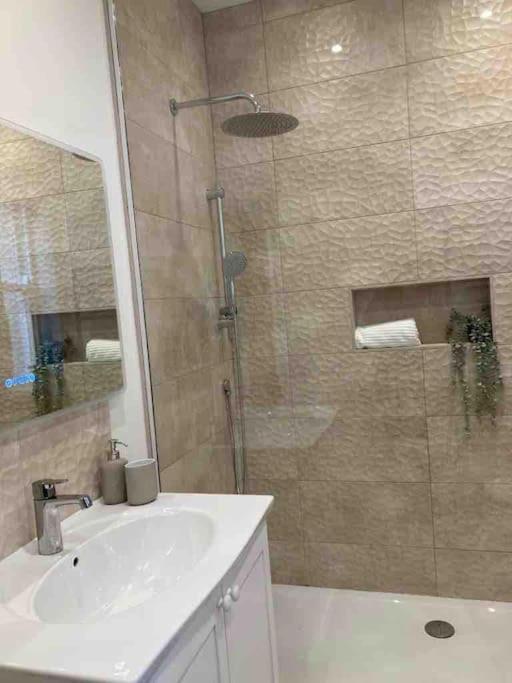 Garden Apartment, Central Harrogate With Parking Extérieur photo
