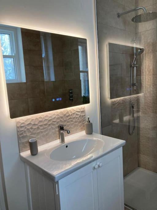 Garden Apartment, Central Harrogate With Parking Extérieur photo