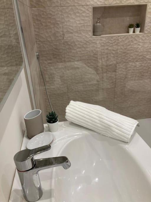 Garden Apartment, Central Harrogate With Parking Extérieur photo